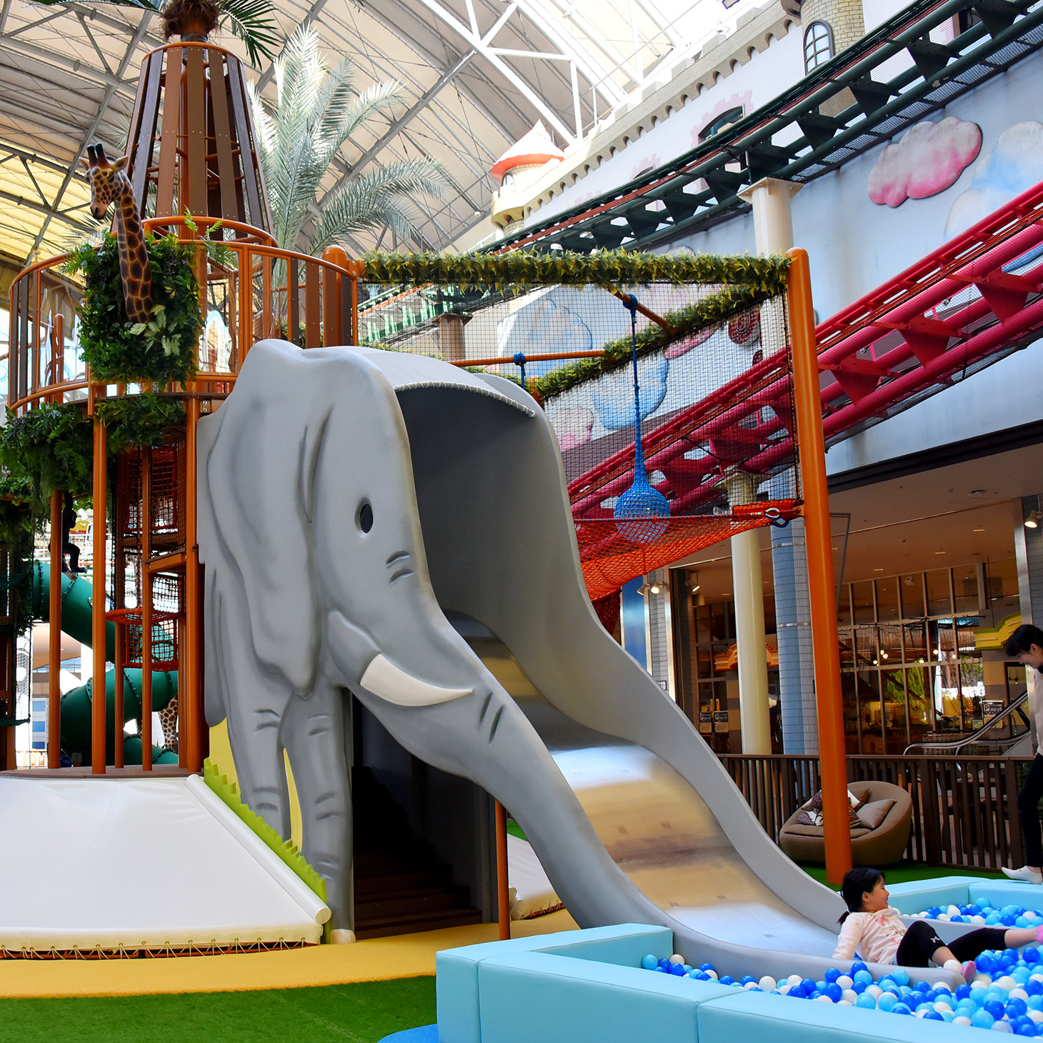 大きな遊具も
充実してます！