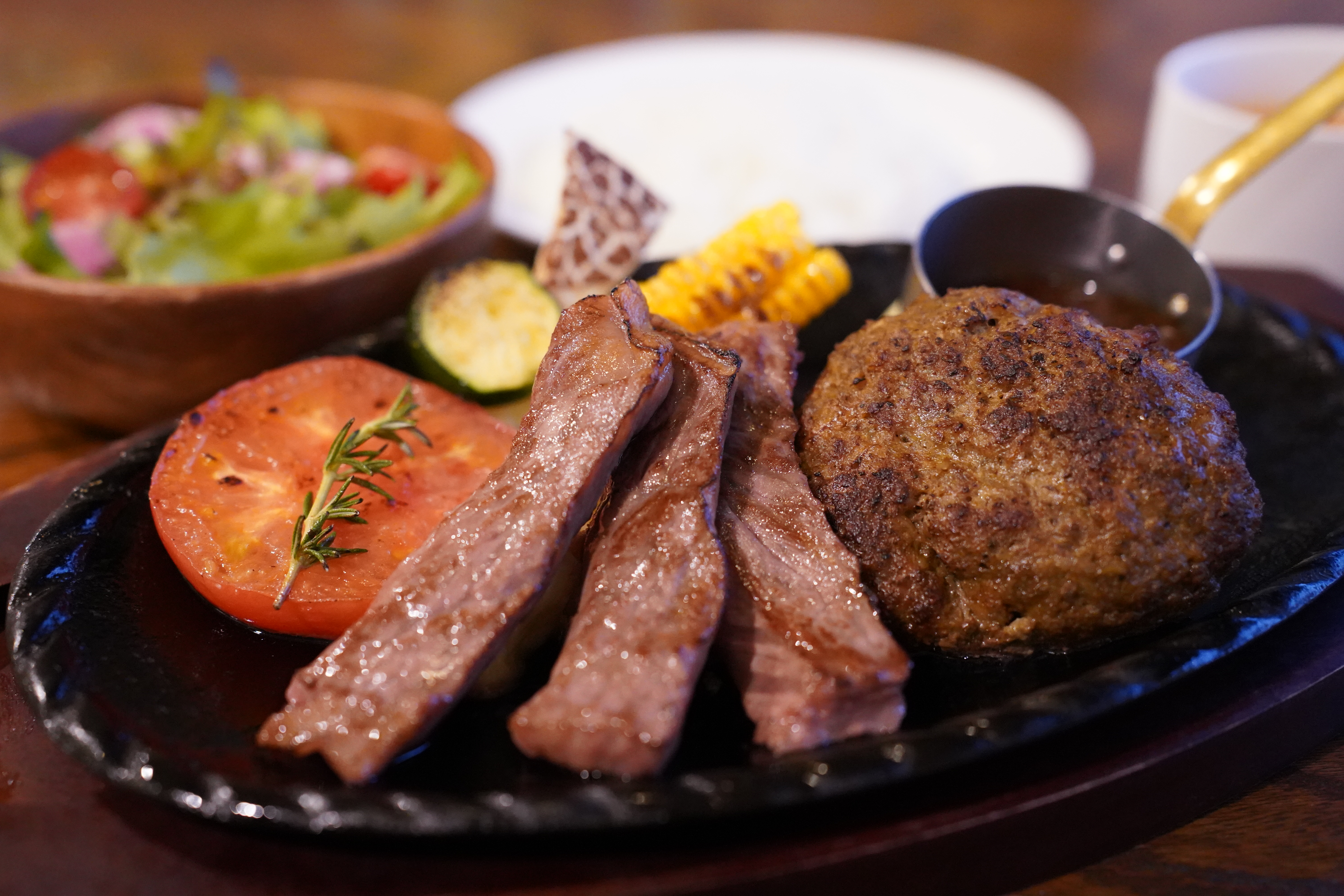 img_food_2026summer_熊野牛ステーキ&ハンバーグ